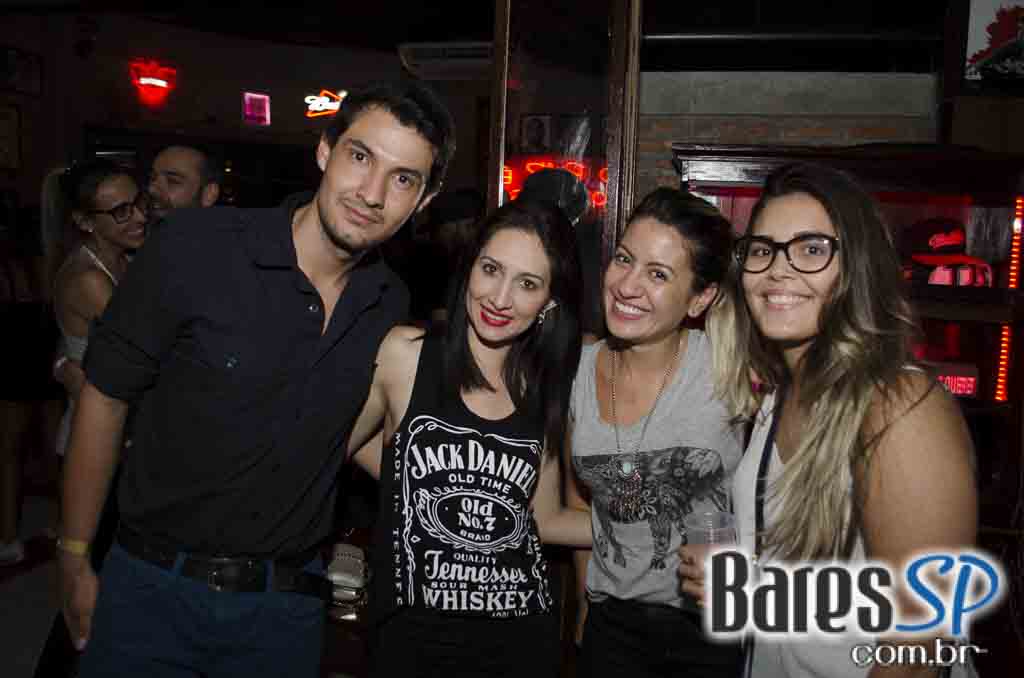 Nathy MC comandou a quinta-feira com muito rap no Quitandinha Bar Nathy MC comandou a quinta-feira com muito rap no Quitandinha Bar