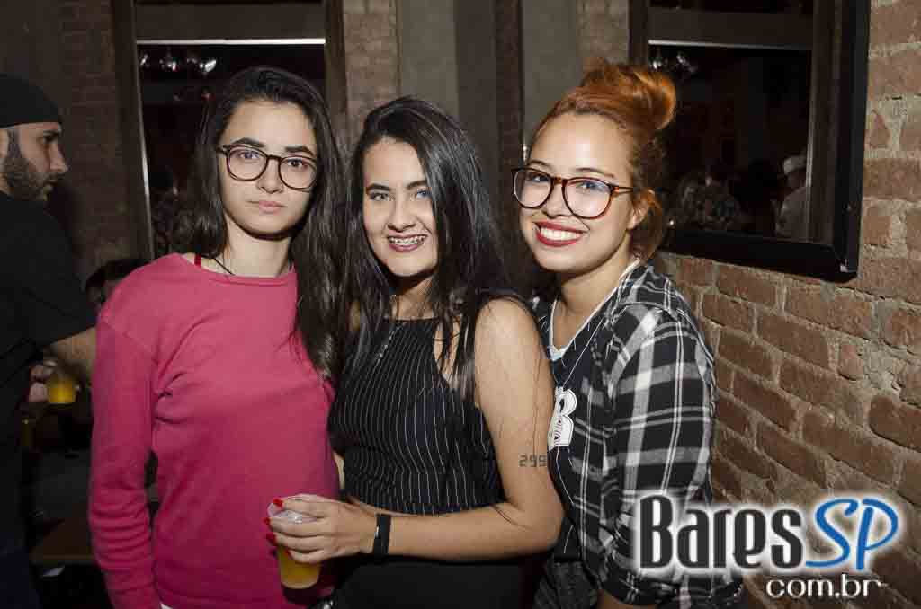 Nathy MC comandou a quinta-feira com muito rap no Quitandinha Bar Nathy MC comandou a quinta-feira com muito rap no Quitandinha Bar