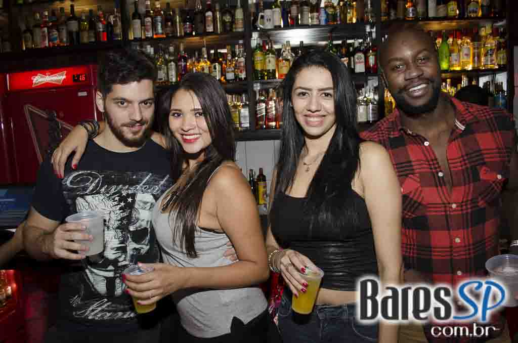 Nathy MC comandou a quinta-feira com muito rap no Quitandinha Bar Nathy MC comandou a quinta-feira com muito rap no Quitandinha Bar