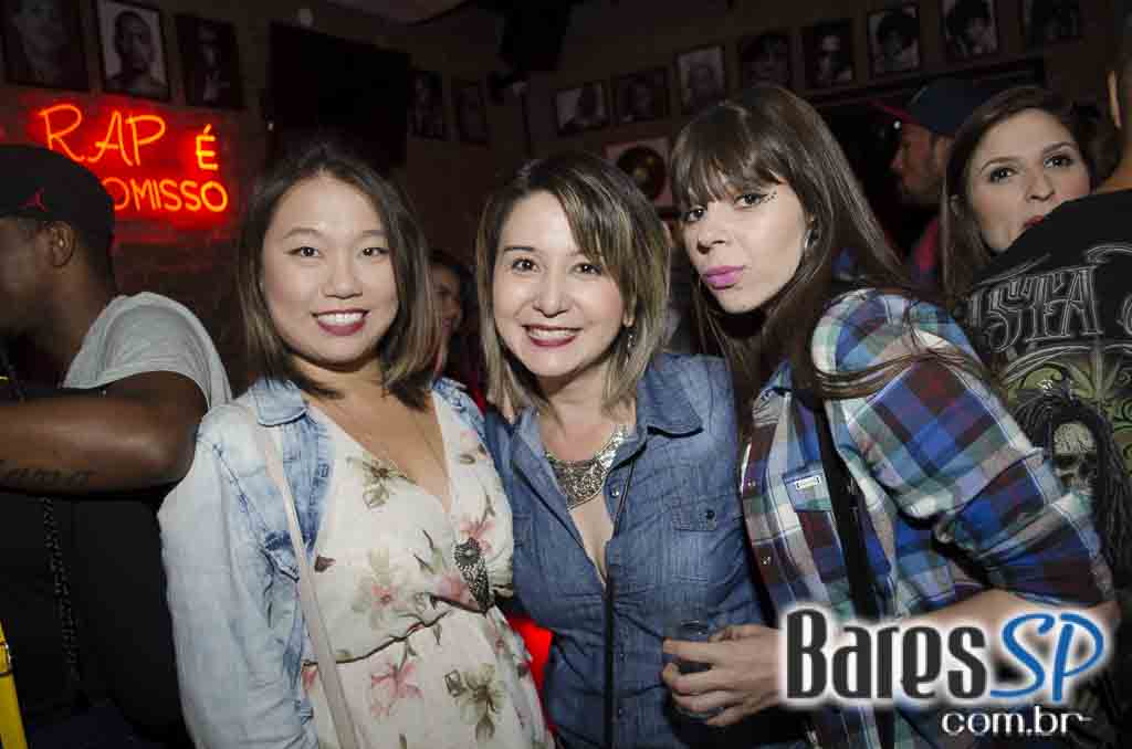 Nathy MC comandou a quinta-feira com muito rap no Quitandinha Bar Nathy MC comandou a quinta-feira com muito rap no Quitandinha Bar