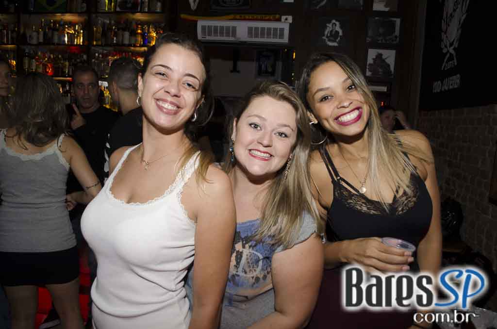 Nathy MC comandou a quinta-feira com muito rap no Quitandinha Bar Nathy MC comandou a quinta-feira com muito rap no Quitandinha Bar