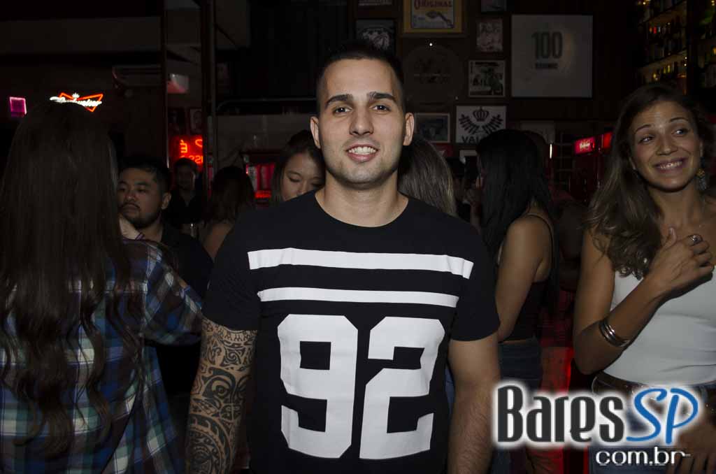 Nathy MC comandou a quinta-feira com muito rap no Quitandinha Bar Nathy MC comandou a quinta-feira com muito rap no Quitandinha Bar