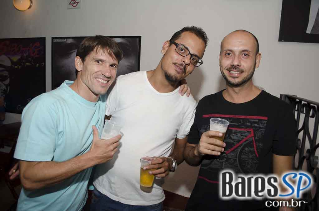 Nathy MC comandou a quinta-feira com muito rap no Quitandinha Bar Nathy MC comandou a quinta-feira com muito rap no Quitandinha Bar