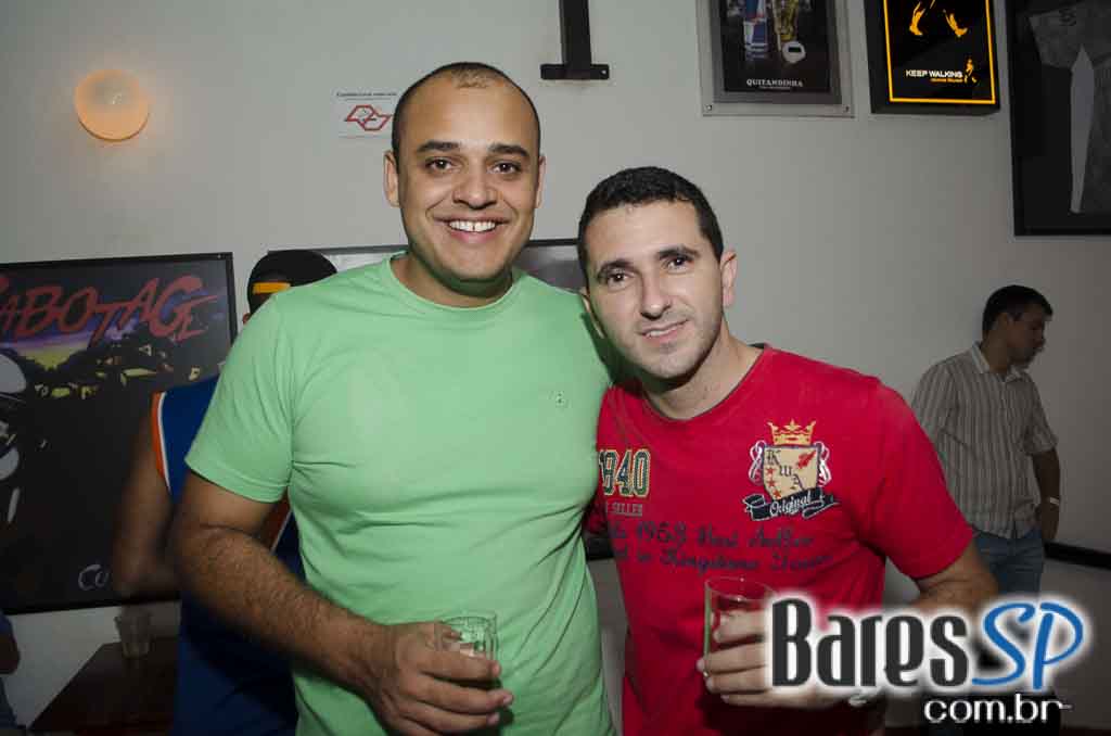 Nathy MC comandou a quinta-feira com muito rap no Quitandinha Bar Nathy MC comandou a quinta-feira com muito rap no Quitandinha Bar