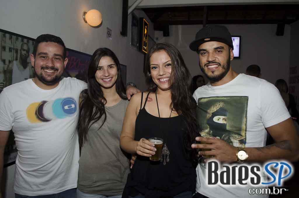 Nathy MC comandou a quinta-feira com muito rap no Quitandinha Bar Nathy MC comandou a quinta-feira com muito rap no Quitandinha Bar