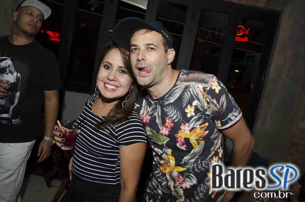 Nathy MC comandou a quinta-feira com muito rap no Quitandinha Bar Nathy MC comandou a quinta-feira com muito rap no Quitandinha Bar