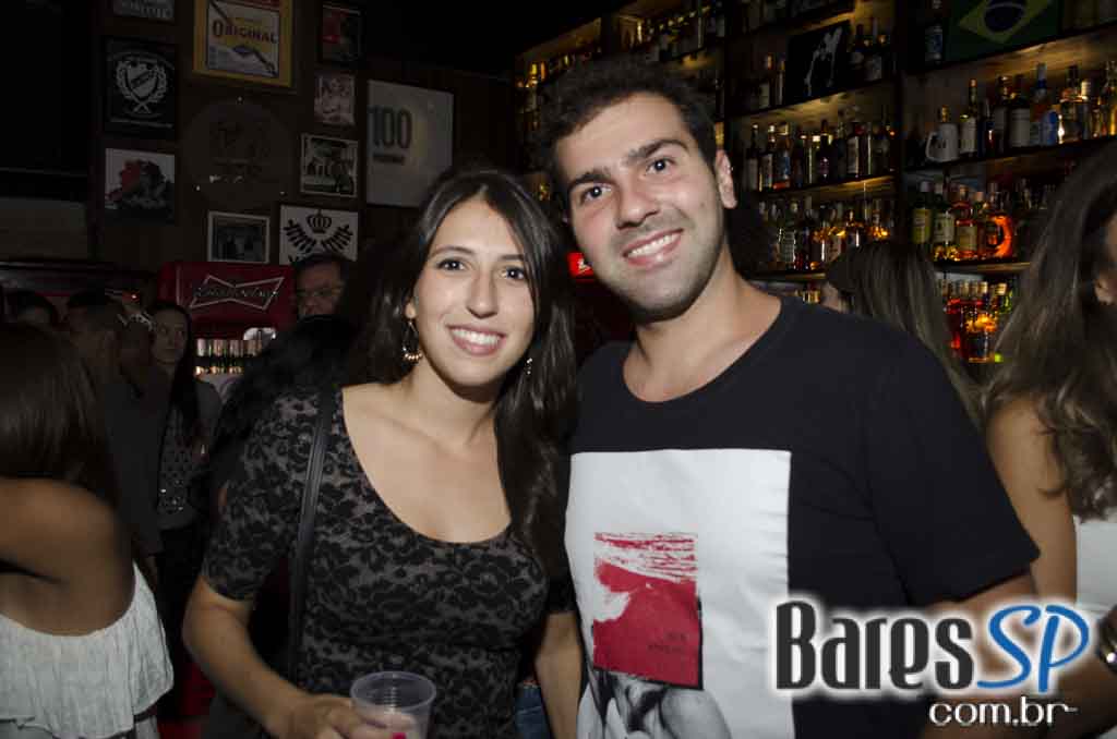 Nathy MC comandou a quinta-feira com muito rap no Quitandinha Bar Nathy MC comandou a quinta-feira com muito rap no Quitandinha Bar