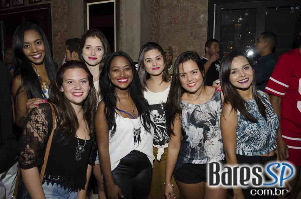 Nathy MC comandou a quinta-feira com muito rap no Quitandinha Bar Nathy MC comandou a quinta-feira com muito rap no Quitandinha Bar