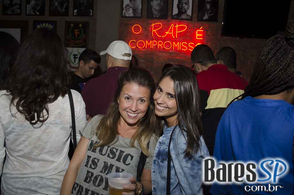 Nathy MC comandou a quinta-feira com muito rap no Quitandinha Bar Nathy MC comandou a quinta-feira com muito rap no Quitandinha Bar