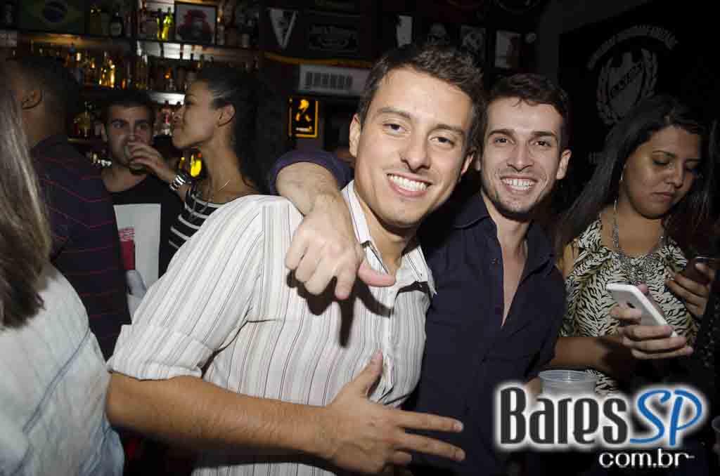 Nathy MC comandou a quinta-feira com muito rap no Quitandinha Bar Nathy MC comandou a quinta-feira com muito rap no Quitandinha Bar