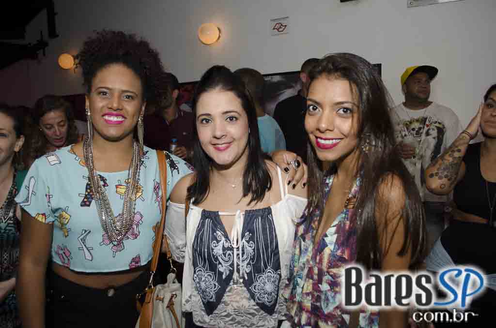 Nathy MC comandou a quinta-feira com muito rap no Quitandinha Bar Nathy MC comandou a quinta-feira com muito rap no Quitandinha Bar