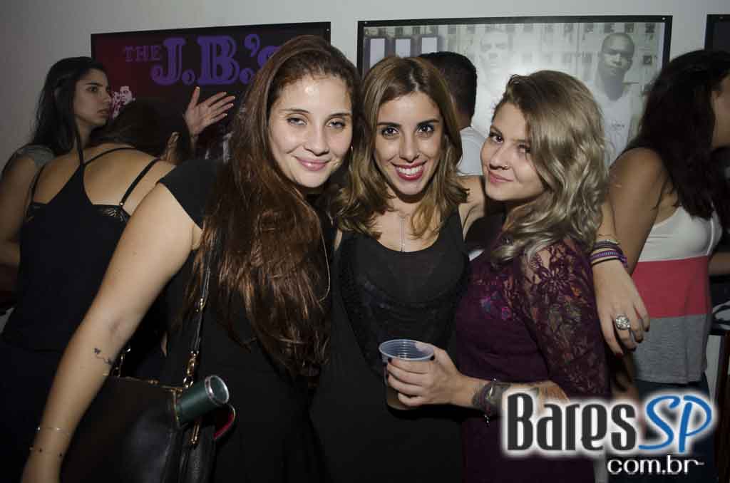 Nathy MC comandou a quinta-feira com muito rap no Quitandinha Bar Nathy MC comandou a quinta-feira com muito rap no Quitandinha Bar