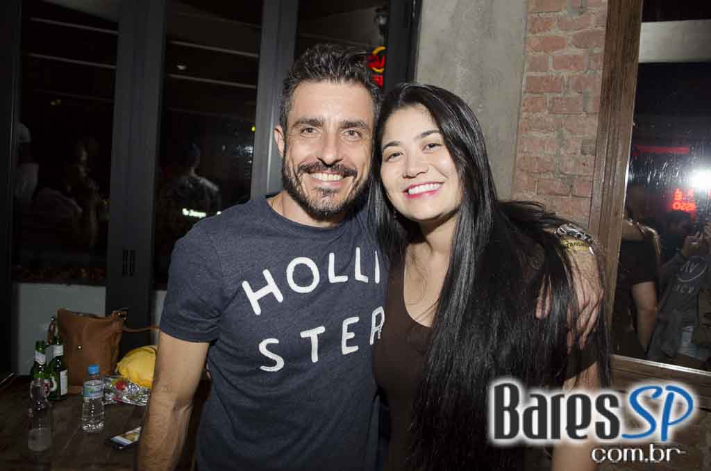 Nathy MC comandou a quinta-feira com muito rap no Quitandinha Bar Nathy MC comandou a quinta-feira com muito rap no Quitandinha Bar