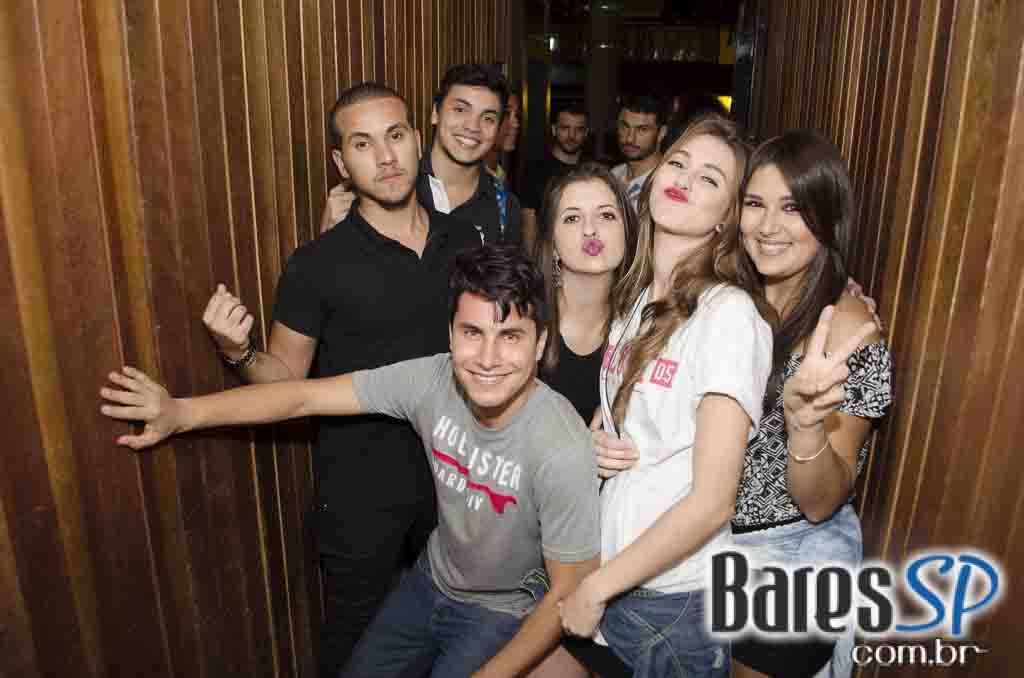 Nathy MC comandou a quinta-feira com muito rap no Quitandinha Bar Nathy MC comandou a quinta-feira com muito rap no Quitandinha Bar