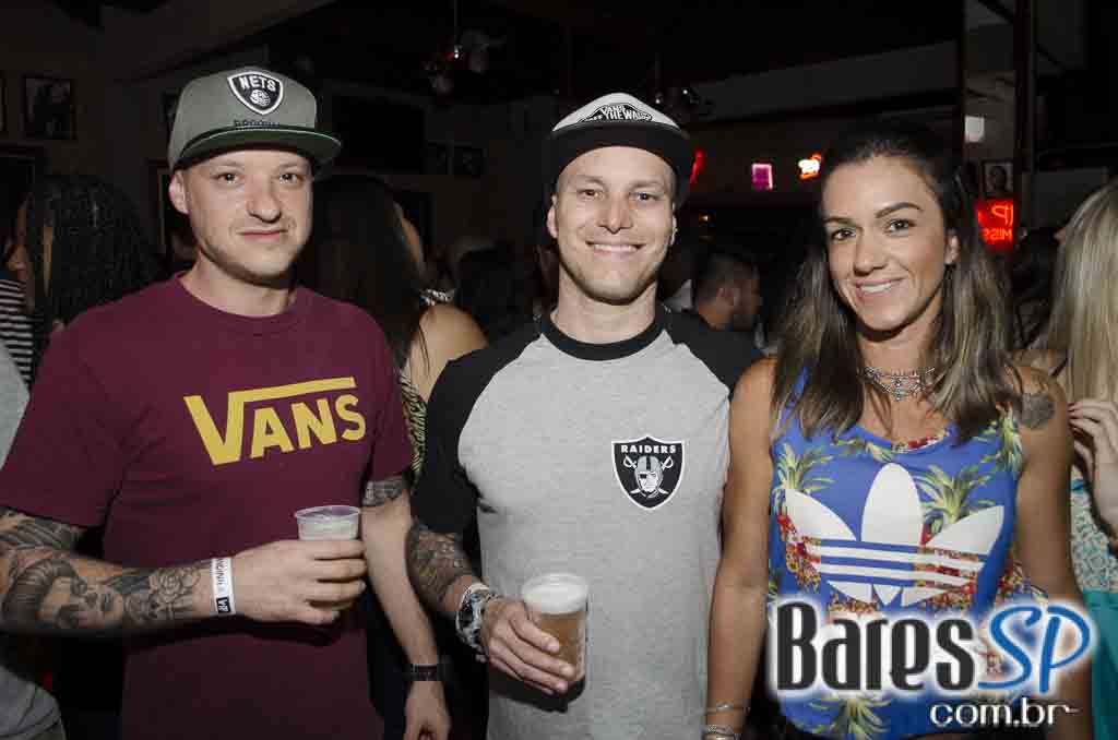 Nathy MC comandou a quinta-feira com muito rap no Quitandinha Bar Nathy MC comandou a quinta-feira com muito rap no Quitandinha Bar