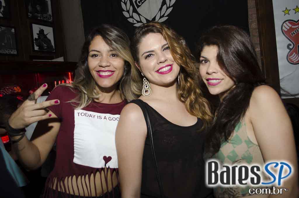 Nathy MC comandou a quinta-feira com muito rap no Quitandinha Bar Nathy MC comandou a quinta-feira com muito rap no Quitandinha Bar