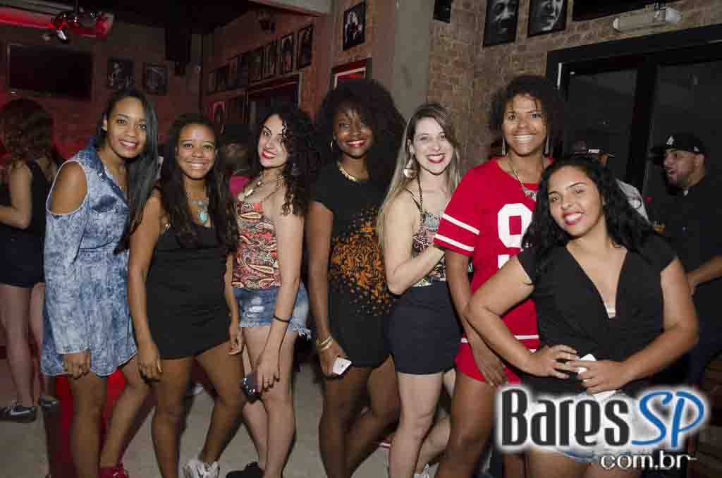 Nathy MC comandou a quinta-feira com muito rap no Quitandinha Bar Nathy MC comandou a quinta-feira com muito rap no Quitandinha Bar