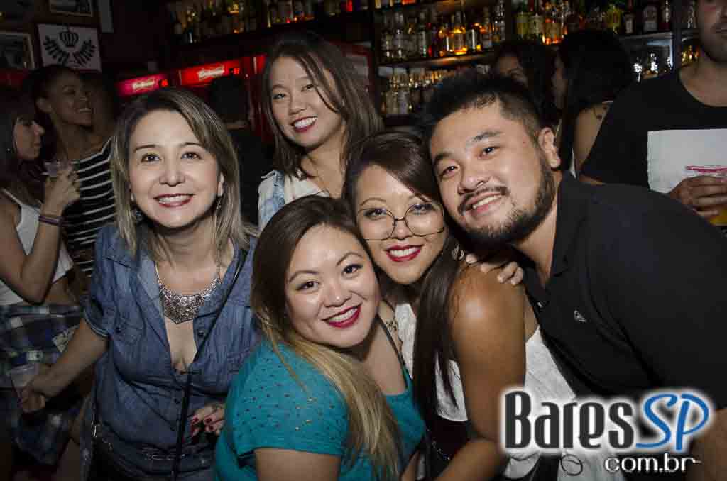 Nathy MC comandou a quinta-feira com muito rap no Quitandinha Bar Nathy MC comandou a quinta-feira com muito rap no Quitandinha Bar