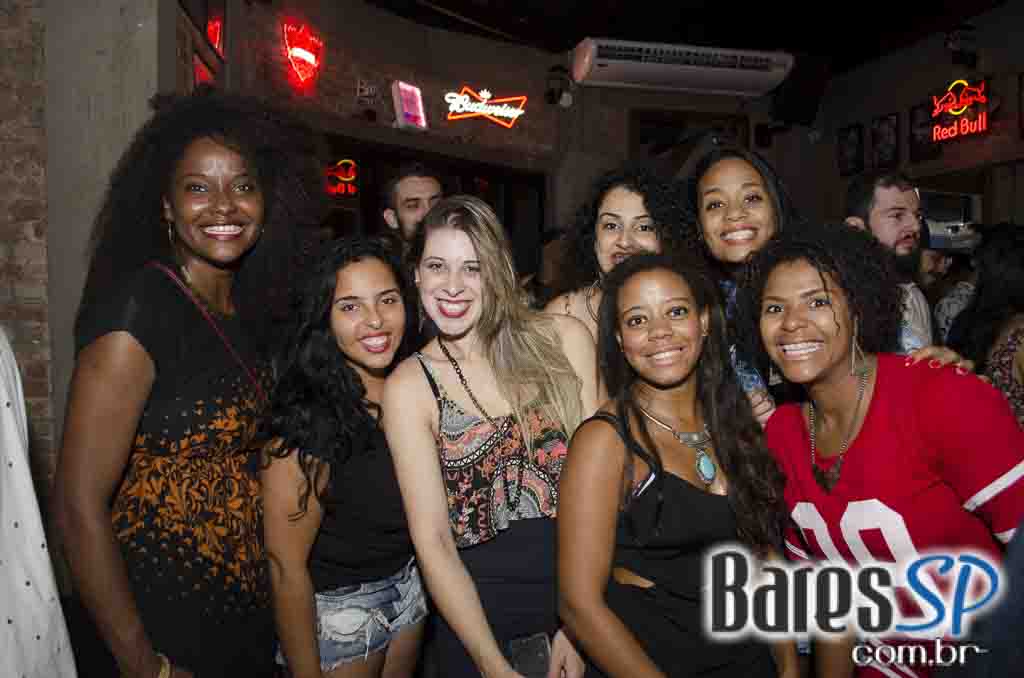 Nathy MC comandou a quinta-feira com muito rap no Quitandinha Bar Nathy MC comandou a quinta-feira com muito rap no Quitandinha Bar