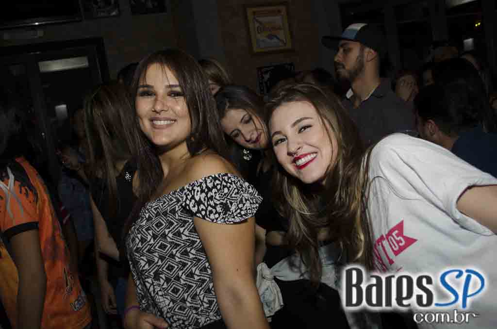 Nathy MC comandou a quinta-feira com muito rap no Quitandinha Bar Nathy MC comandou a quinta-feira com muito rap no Quitandinha Bar