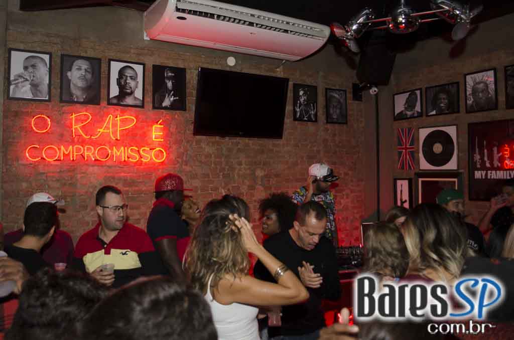 Nathy MC comandou a quinta-feira com muito rap no Quitandinha Bar Nathy MC comandou a quinta-feira com muito rap no Quitandinha Bar