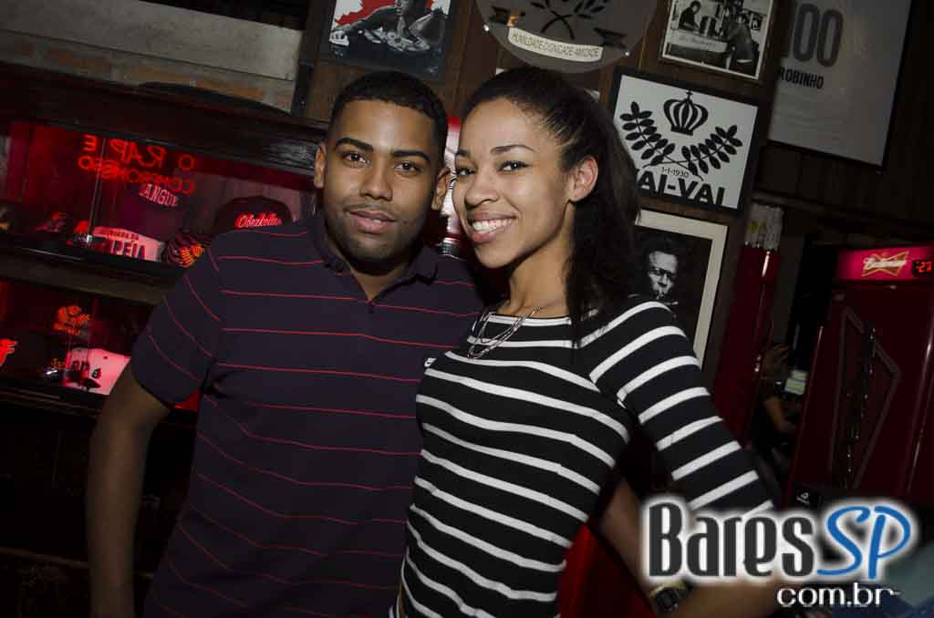 Nathy MC comandou a quinta-feira com muito rap no Quitandinha Bar Nathy MC comandou a quinta-feira com muito rap no Quitandinha Bar