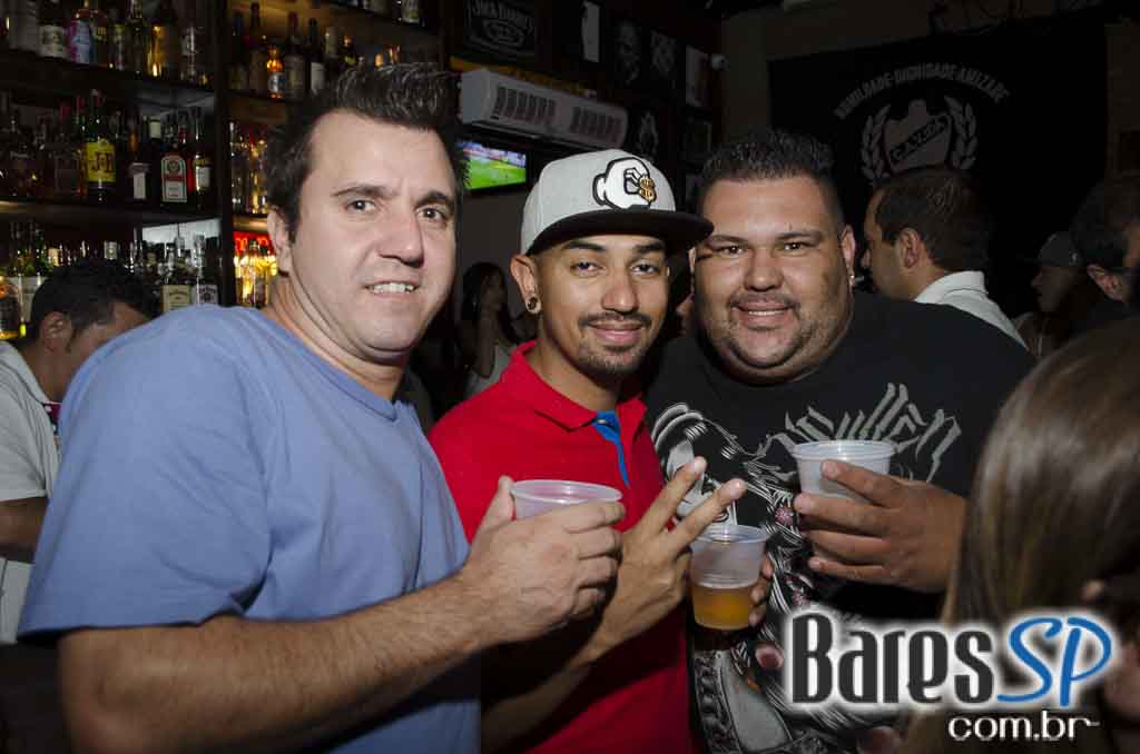 Nathy MC comandou a quinta-feira com muito rap no Quitandinha Bar Nathy MC comandou a quinta-feira com muito rap no Quitandinha Bar