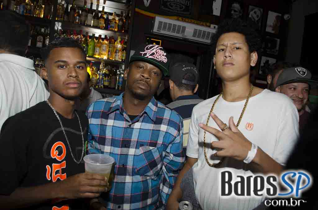 Nathy MC comandou a quinta-feira com muito rap no Quitandinha Bar Nathy MC comandou a quinta-feira com muito rap no Quitandinha Bar