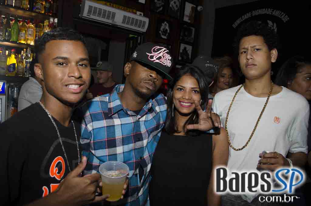 Nathy MC comandou a quinta-feira com muito rap no Quitandinha Bar Nathy MC comandou a quinta-feira com muito rap no Quitandinha Bar