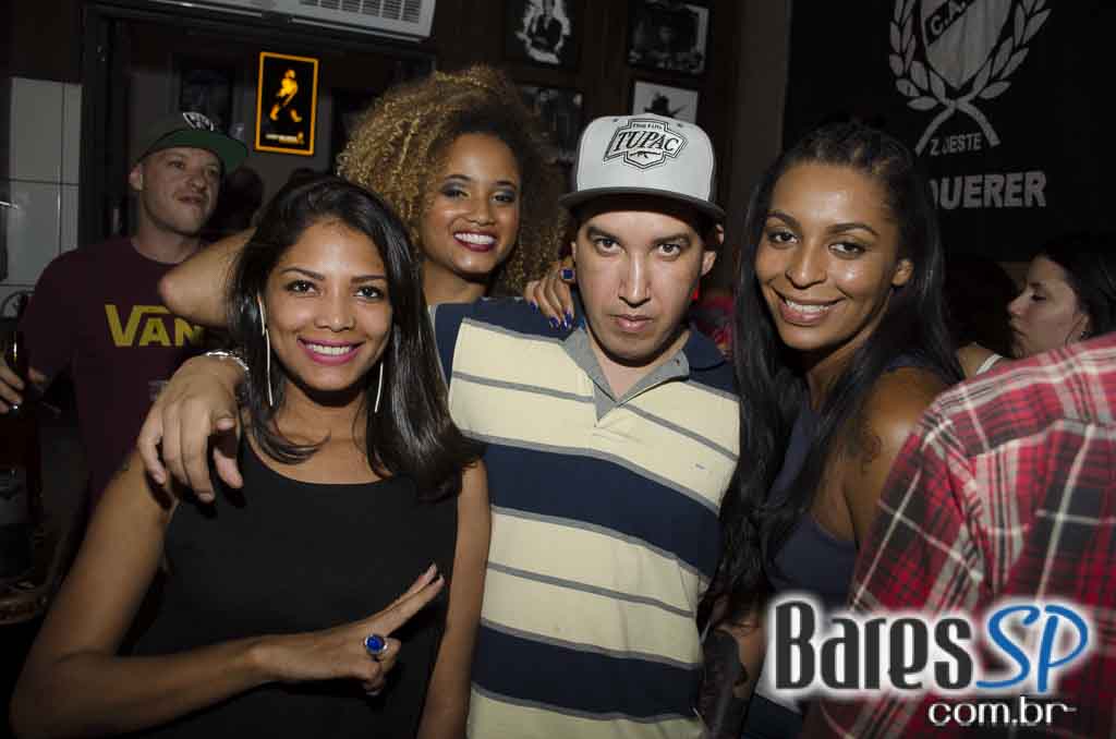 Nathy MC comandou a quinta-feira com muito rap no Quitandinha Bar Nathy MC comandou a quinta-feira com muito rap no Quitandinha Bar