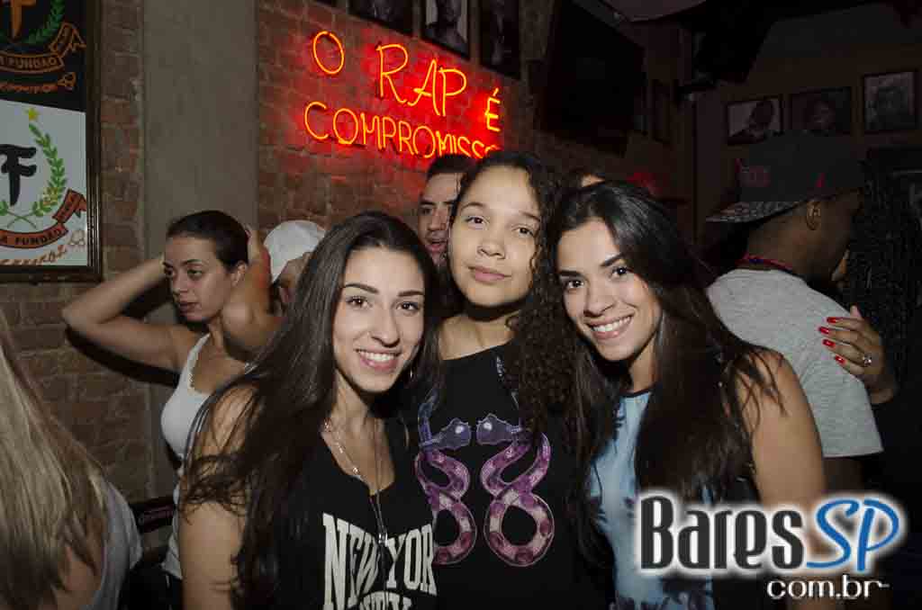 Nathy MC comandou a quinta-feira com muito rap no Quitandinha Bar Nathy MC comandou a quinta-feira com muito rap no Quitandinha Bar