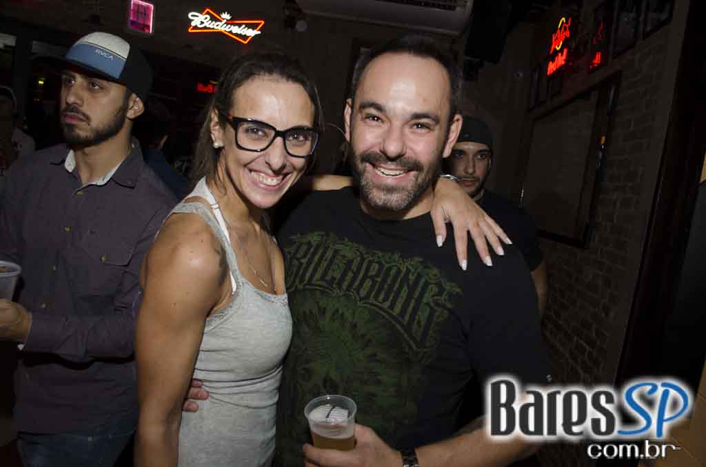 Nathy MC comandou a quinta-feira com muito rap no Quitandinha Bar Nathy MC comandou a quinta-feira com muito rap no Quitandinha Bar