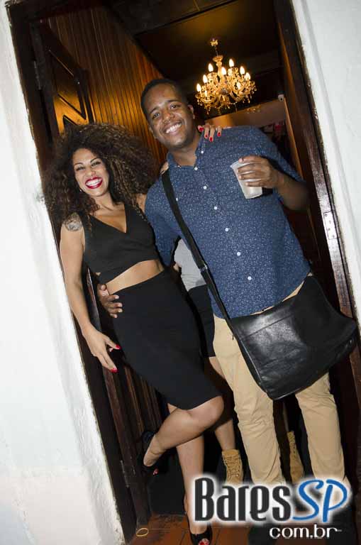 Nathy MC comandou a quinta-feira com muito rap no Quitandinha Bar Nathy MC comandou a quinta-feira com muito rap no Quitandinha Bar