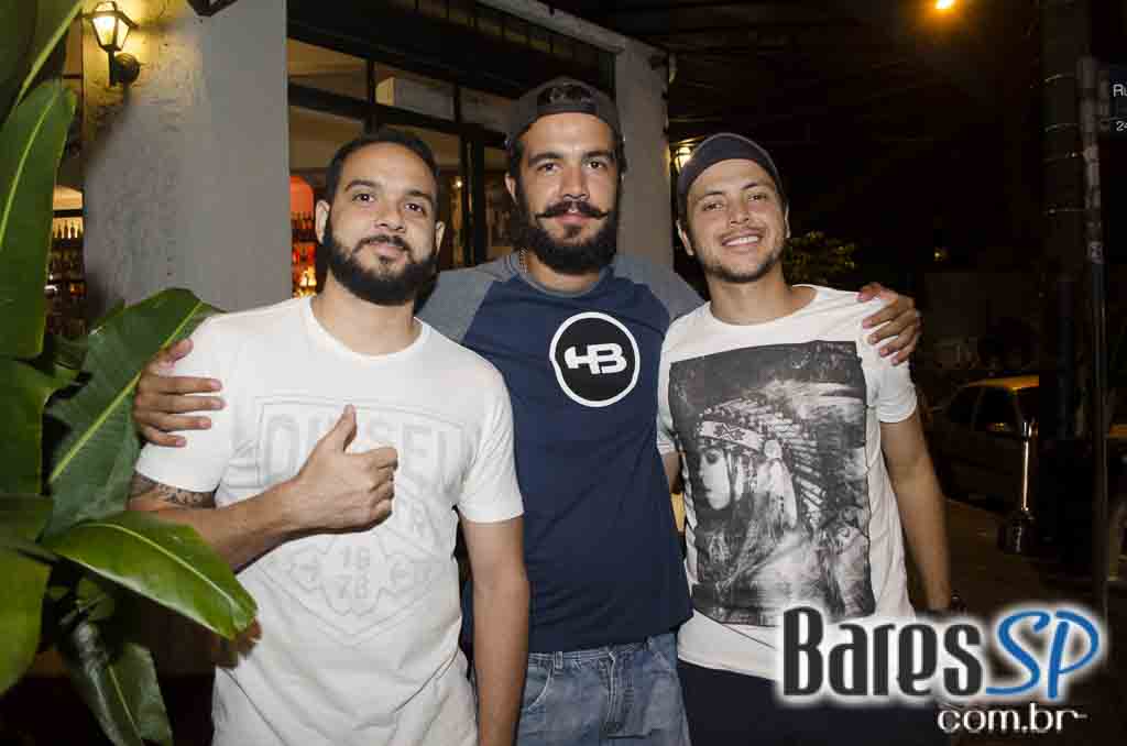 Nathy MC comandou a quinta-feira com muito rap no Quitandinha Bar Nathy MC comandou a quinta-feira com muito rap no Quitandinha Bar