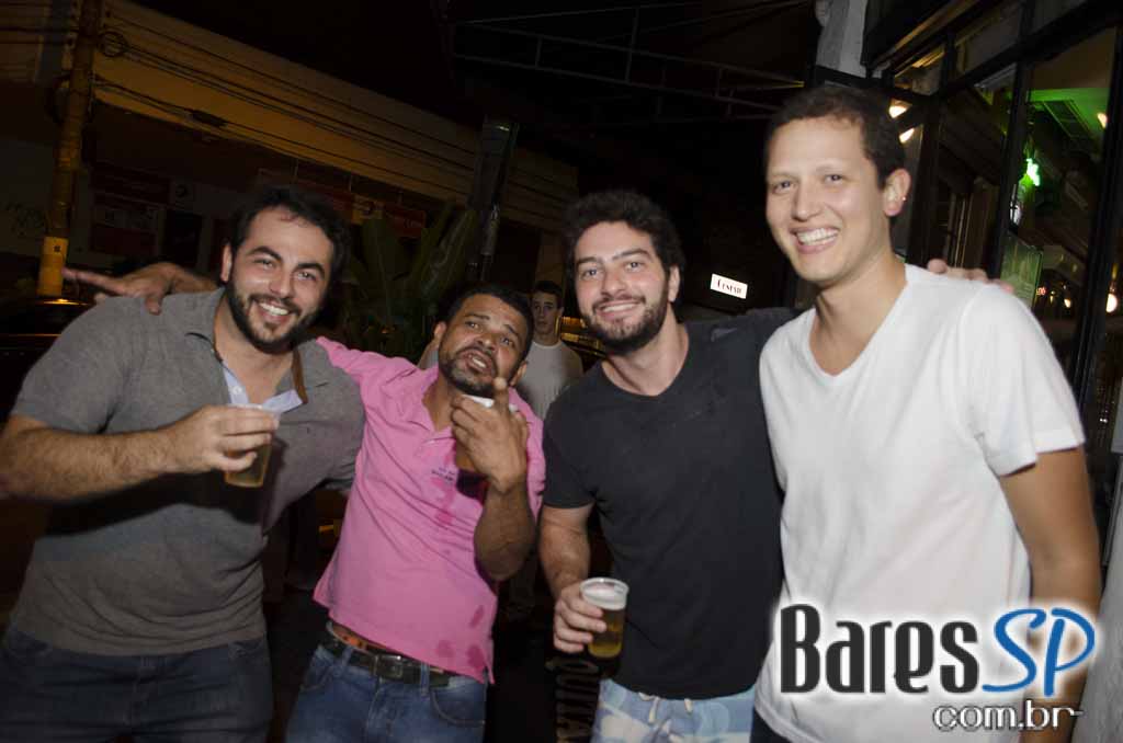 Nathy MC comandou a quinta-feira com muito rap no Quitandinha Bar Nathy MC comandou a quinta-feira com muito rap no Quitandinha Bar