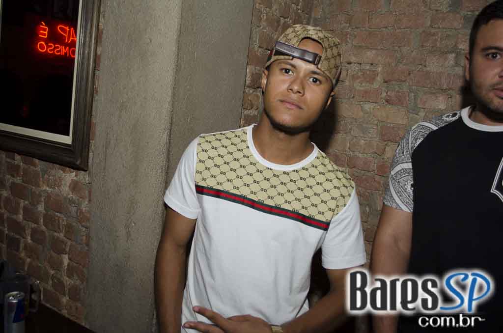 Nathy MC comandou a quinta-feira com muito rap no Quitandinha Bar Nathy MC comandou a quinta-feira com muito rap no Quitandinha Bar