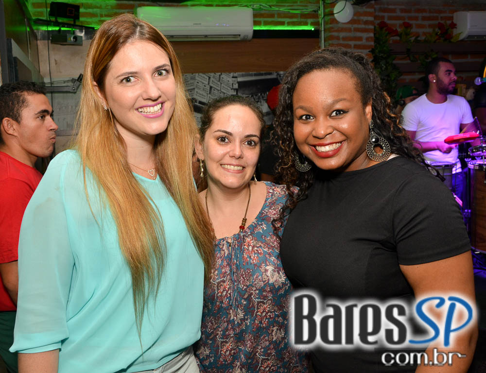 Felipe Grani e o grupo Os Paula agitaram o feriado no Vila Seu Justino Felipe Grani e o grupo Os Paula agitaram o feriado no Vila Seu Justino