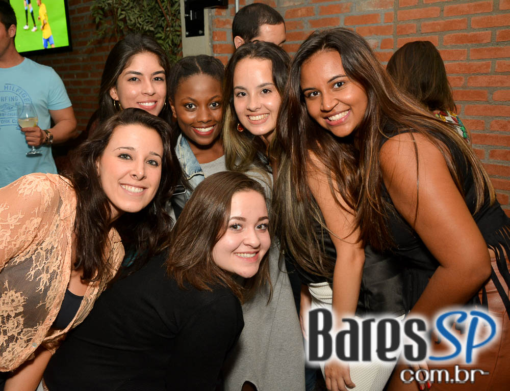 Felipe Grani e o grupo Os Paula agitaram o feriado no Vila Seu Justino Felipe Grani e o grupo Os Paula agitaram o feriado no Vila Seu Justino