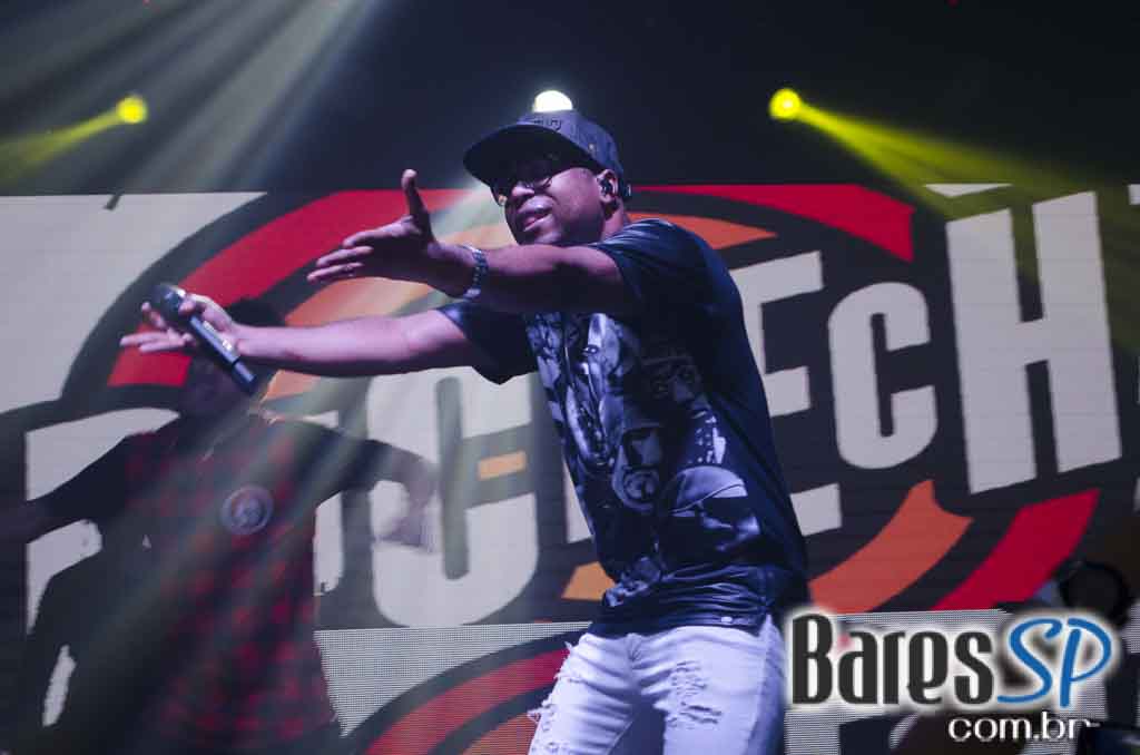 Dukke recebeu o cantor Buchecha na festa Quinta Farra Dukke recebeu o cantor Buchecha na festa Quinta Farra