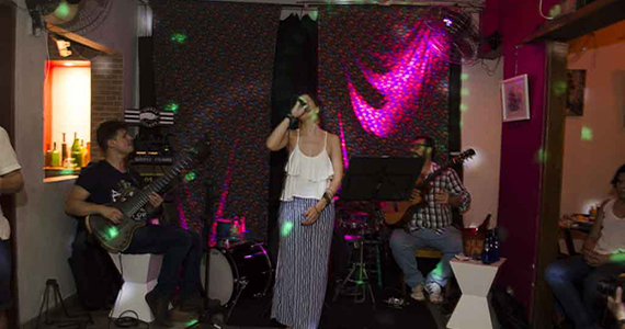 Quinta foi dia de Groovart Arte e Música no Garrafas Bar com a banda Maracujazz