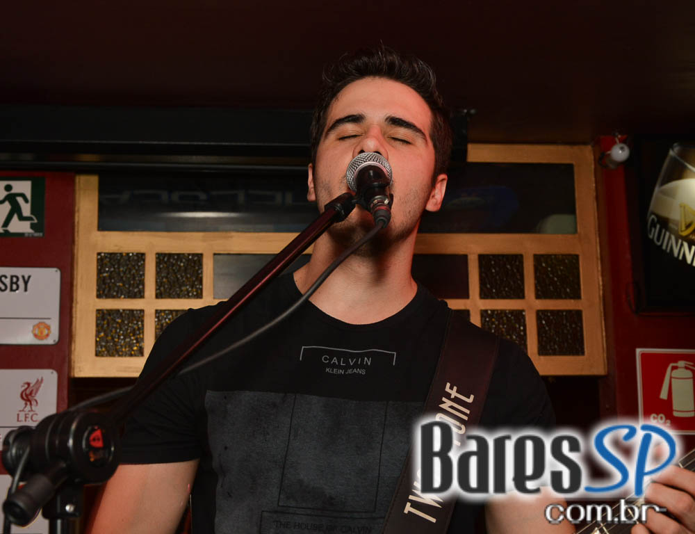 Banda Monk e William Kim animaram a noite de sexta-feira do Republic Pub Banda Monk e William Kim animaram a noite de sexta-feira do Republic Pub