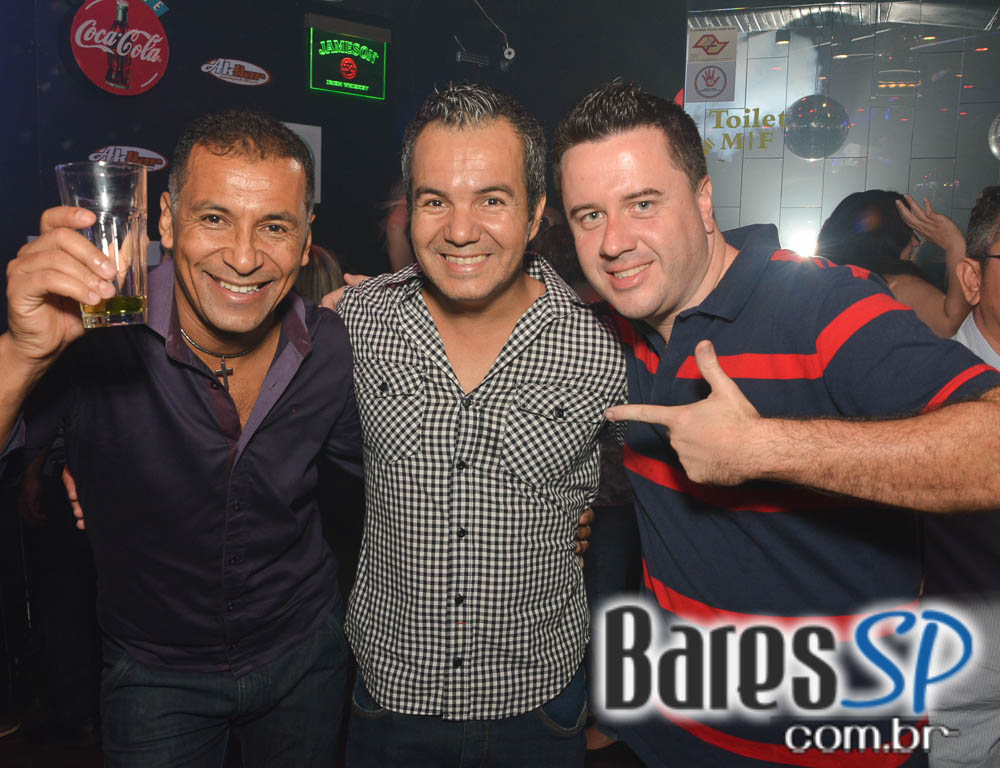 5ª edição do Baile das Antigas com DJs Silvinho, Easy Nylon, Luciano e Katatau no Akbar Lounge e Disco 5ª edição do Baile das Antigas com DJs Silvinho, Easy Nylon, Luciano e Katatau no Akbar Lounge e Disco