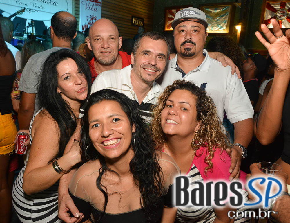 Pagode do Xande de Pilares animou o feriado na Vila do Samba Pagode do Xande de Pilares animou o feriado na Vila do Samba