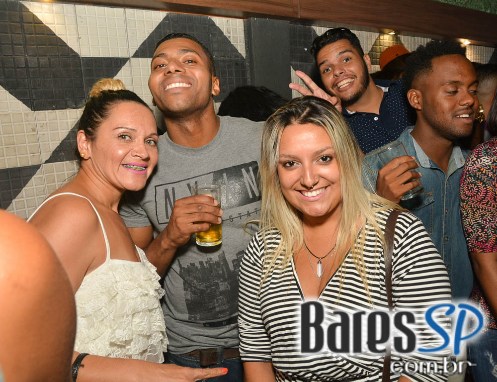 Pagode do Xande de Pilares animou o feriado na Vila do Samba Pagode do Xande de Pilares animou o feriado na Vila do Samba