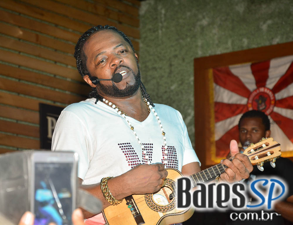 Pagode do Xande de Pilares animou o feriado na Vila do Samba Pagode do Xande de Pilares animou o feriado na Vila do Samba