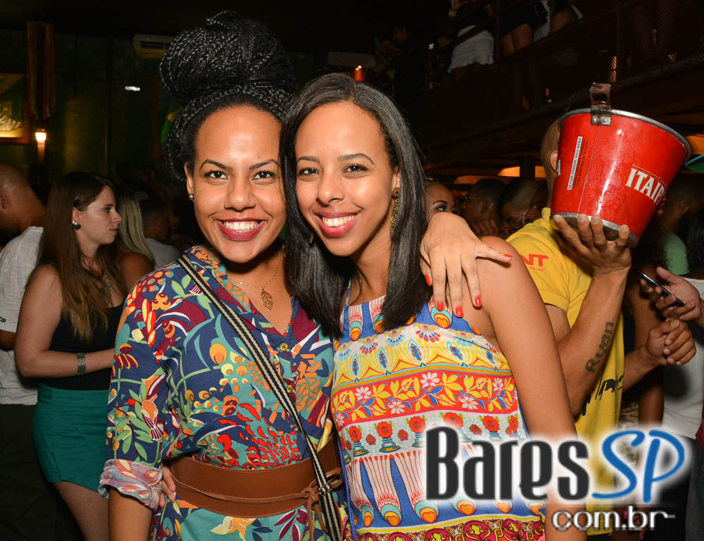 Pagode do Xande de Pilares animou o feriado na Vila do Samba Pagode do Xande de Pilares animou o feriado na Vila do Samba