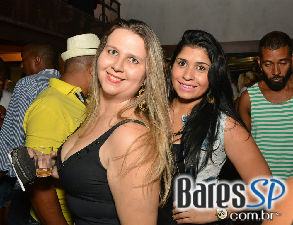 Pagode do Xande de Pilares animou o feriado na Vila do Samba Pagode do Xande de Pilares animou o feriado na Vila do Samba