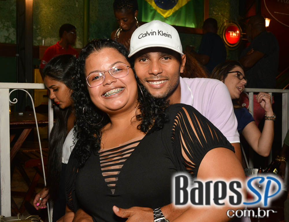 Pagode do Xande de Pilares animou o feriado na Vila do Samba Pagode do Xande de Pilares animou o feriado na Vila do Samba