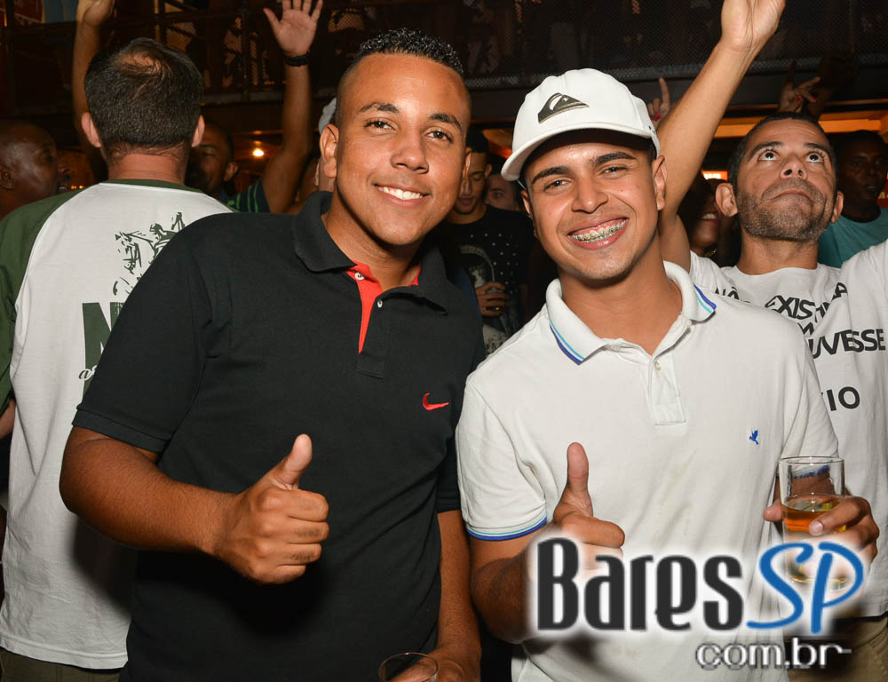 Pagode do Xande de Pilares animou o feriado na Vila do Samba Pagode do Xande de Pilares animou o feriado na Vila do Samba