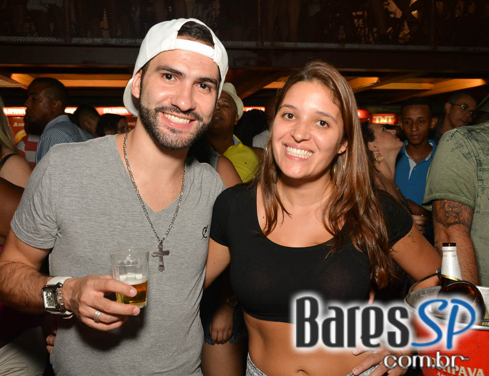 Pagode do Xande de Pilares animou o feriado na Vila do Samba Pagode do Xande de Pilares animou o feriado na Vila do Samba